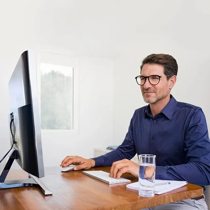Eyewear - Man-working-on-computer-in-home-office